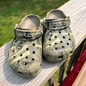 Camo Crocs 8T
